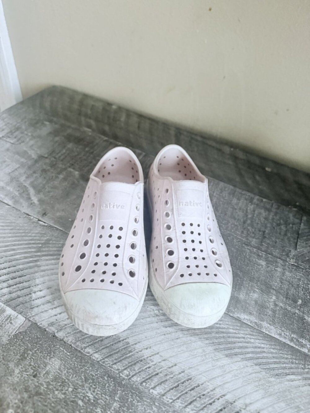 Native Jefferson Girls Shoes Size C11 Sneaker Water Shoes Lightweight Milk Pink - Picture 2 of 5